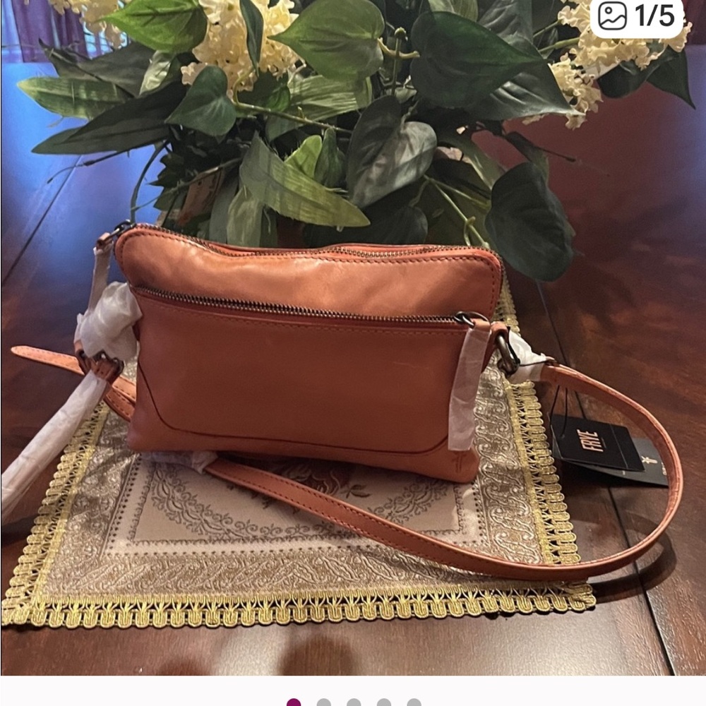 Elegant Tan Leather Crossbody Bag